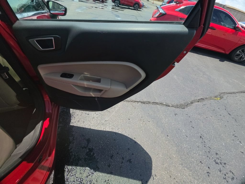 Used 2016 Ford Fiesta Titanium FWD image 30