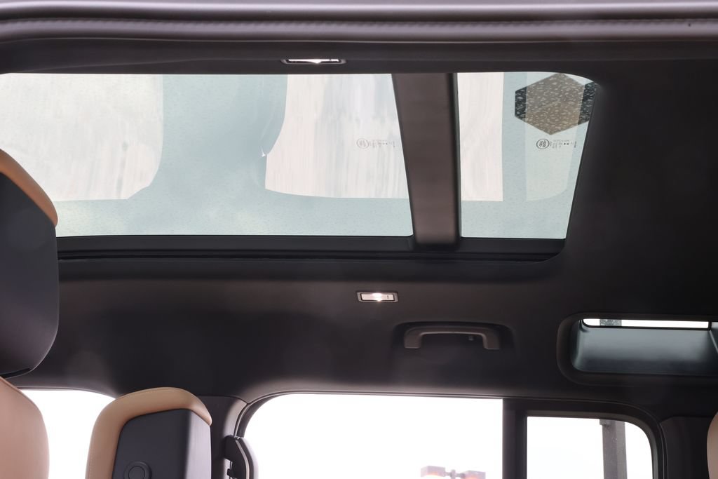 New 2026 Land Rover Defender 110 X-Dynamic SE AWD/4WD image 18