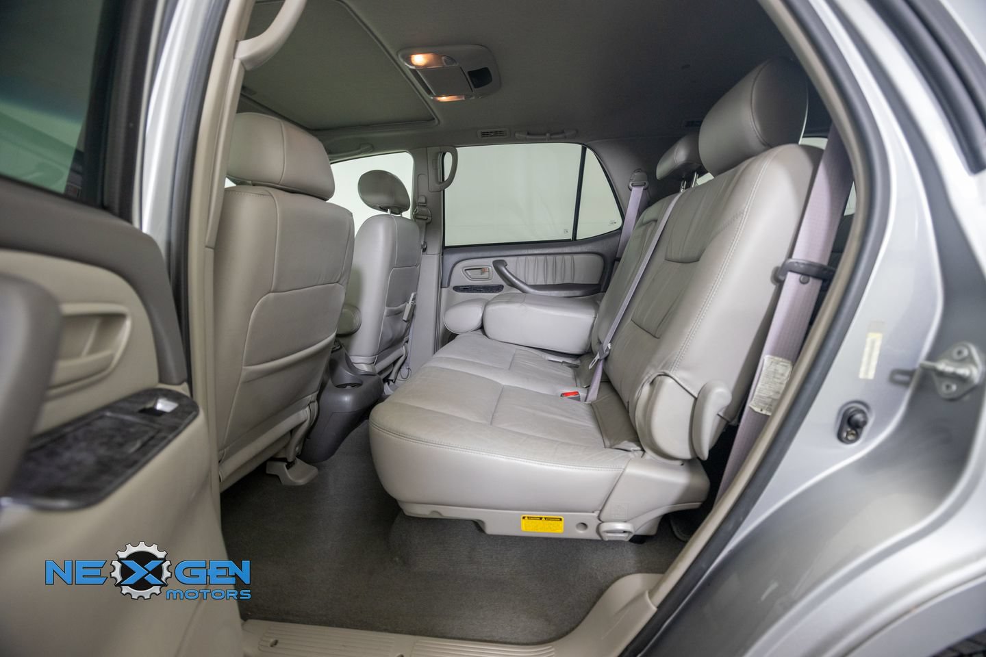 Used 2004 Toyota Sequoia Limited w/ Preferred Accessory Pkg AWD/4WD image 29