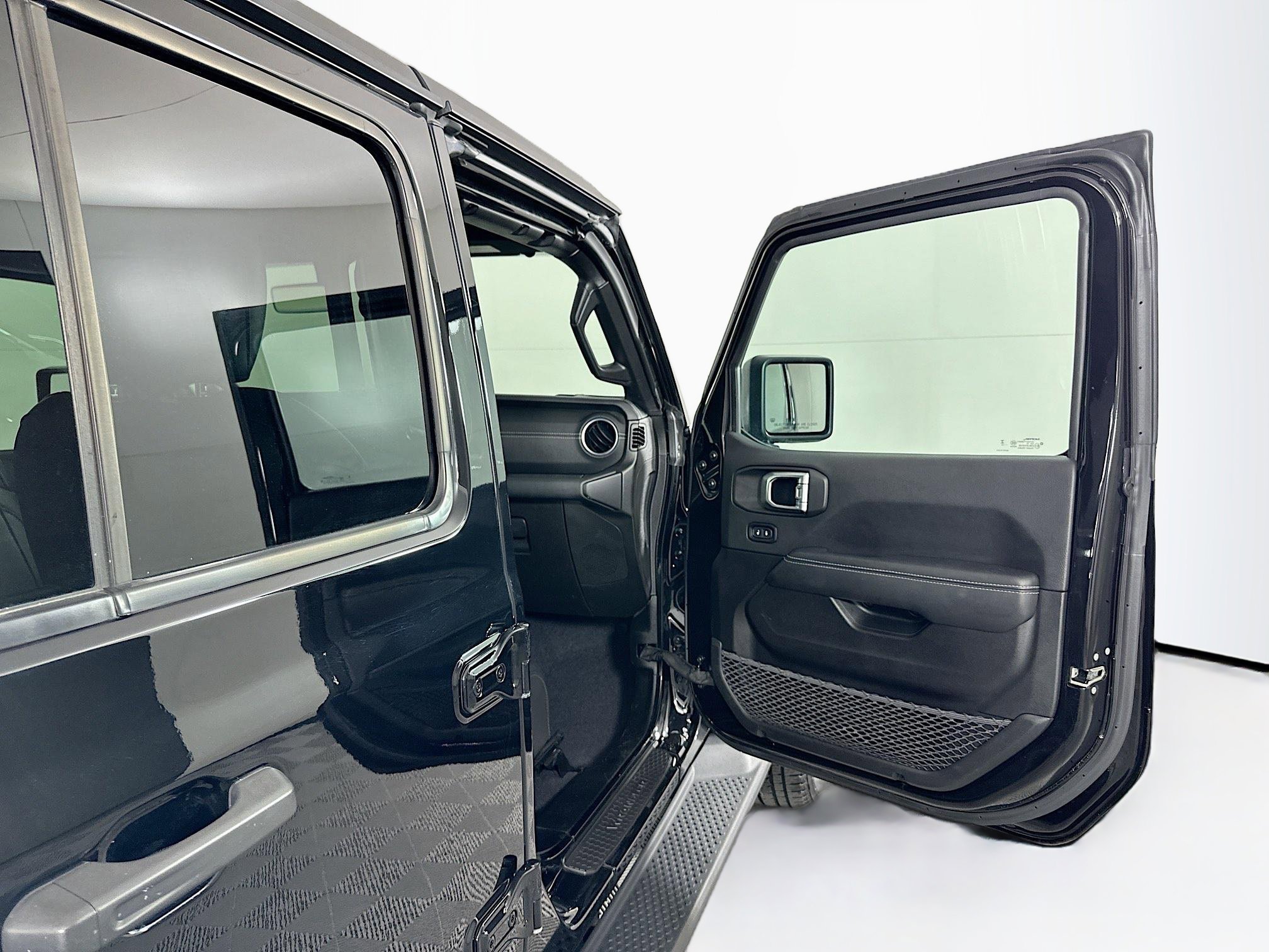 Used 2023 Jeep Wrangler Sahara AWD/4WD image 30