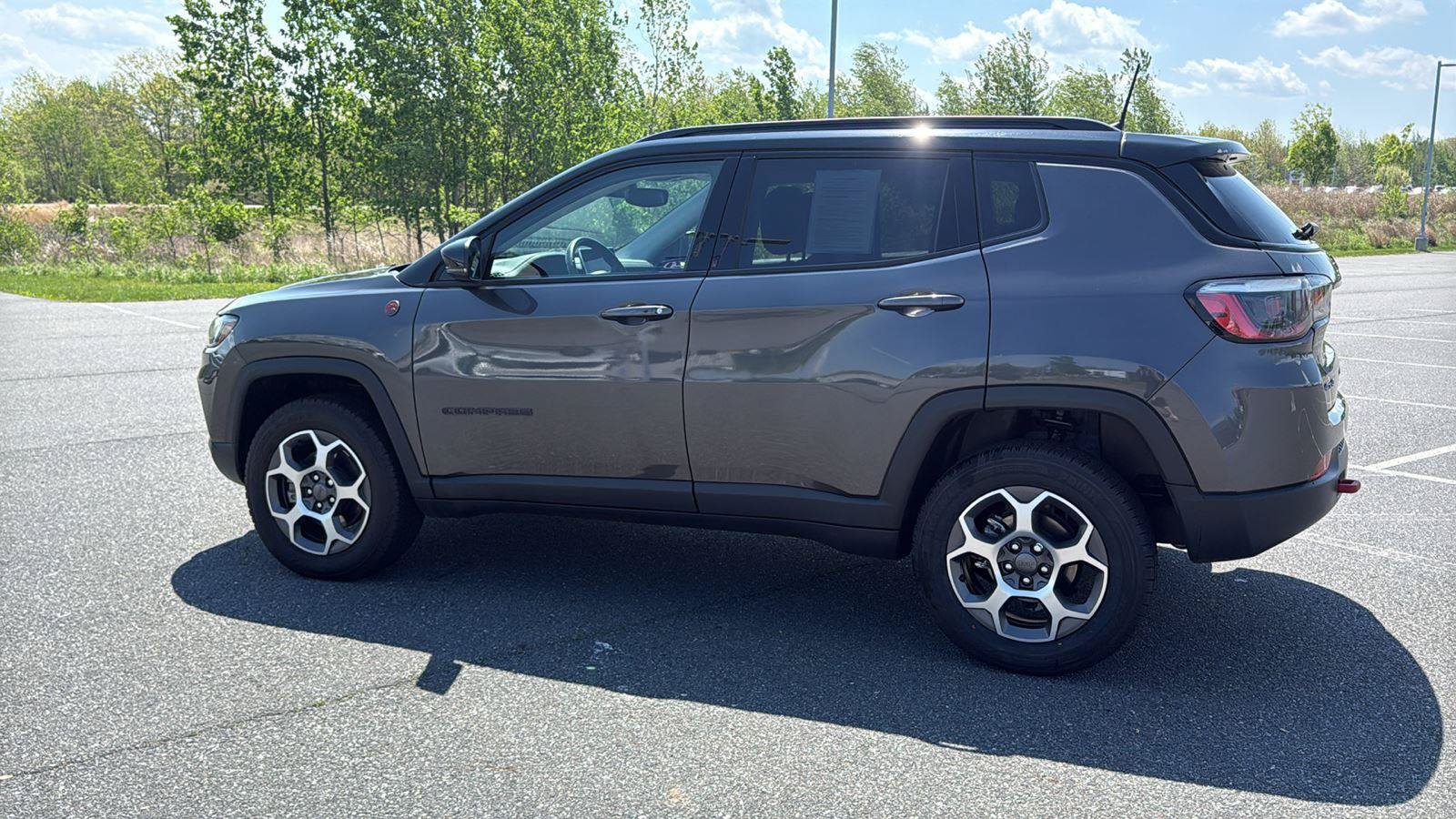Used 2022 Jeep Compass Trailhawk w/ Trailhawk Convenience Group AWD/4WD image 10