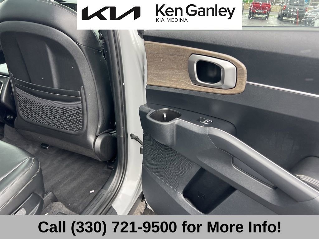Certified 2022 Kia Sorento EX w/ Panoramic Sunroof Package image 57