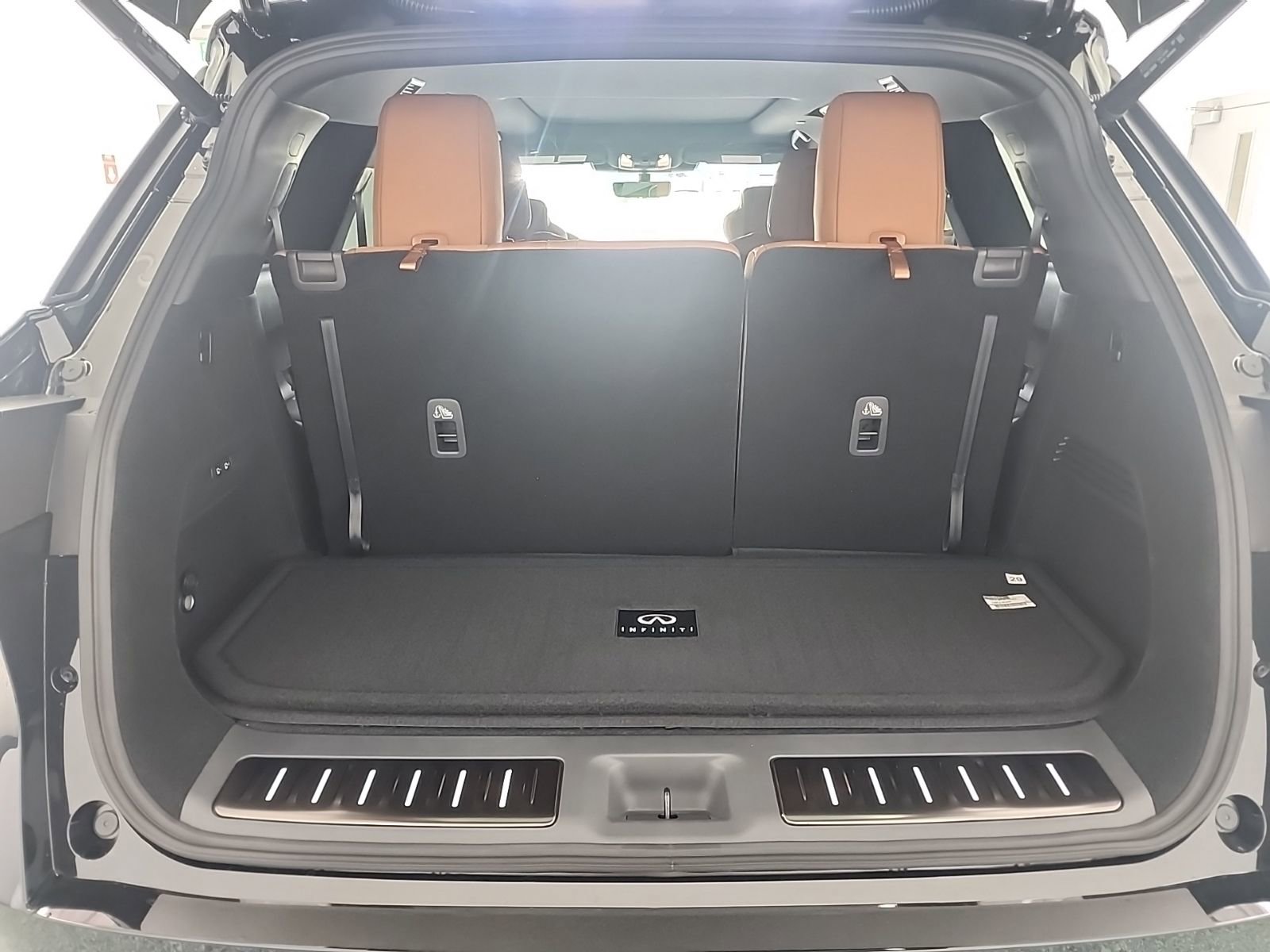 New 2026 INFINITI QX60 Autograph w/ Dark Cargo Package image 17