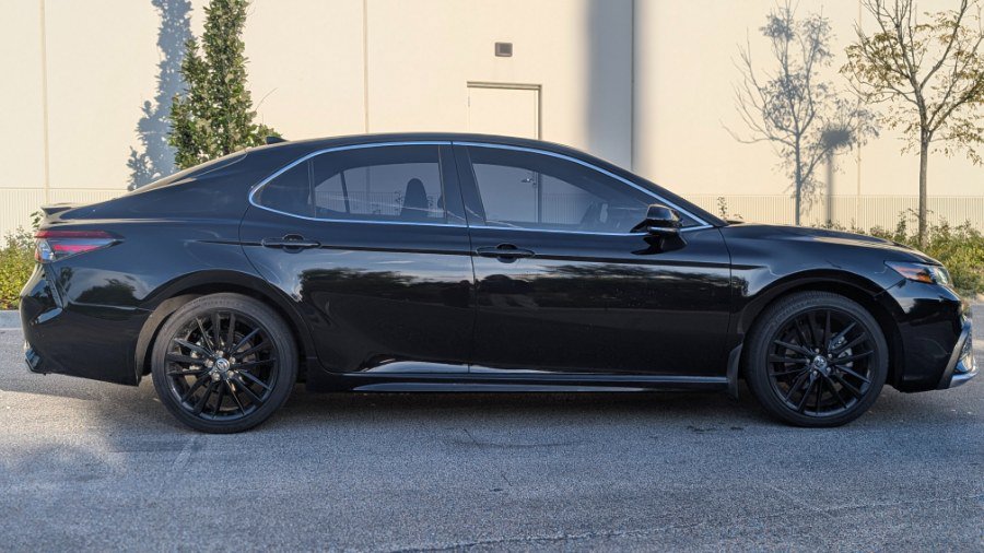 Used 2023 Toyota Camry XSE FWD image 3