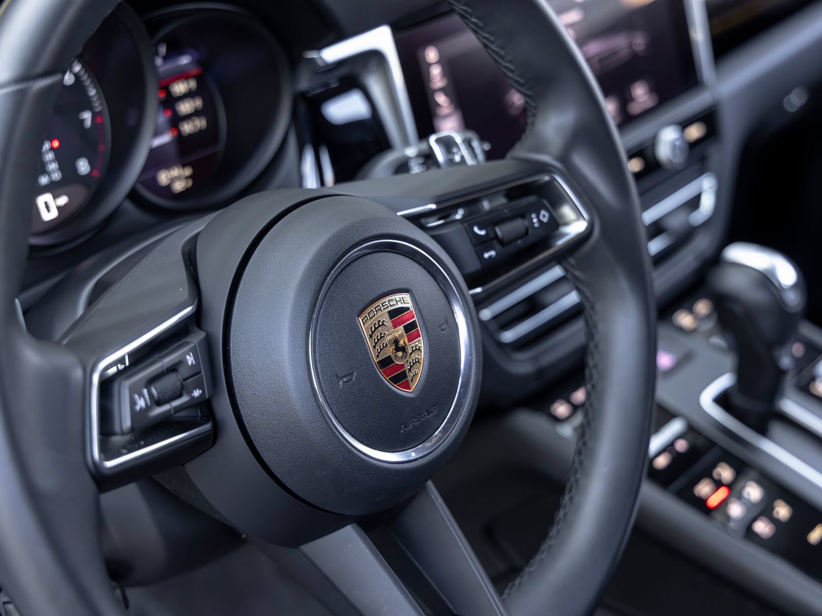 Certified 2026 Porsche Macan AWD/4WD image 39
