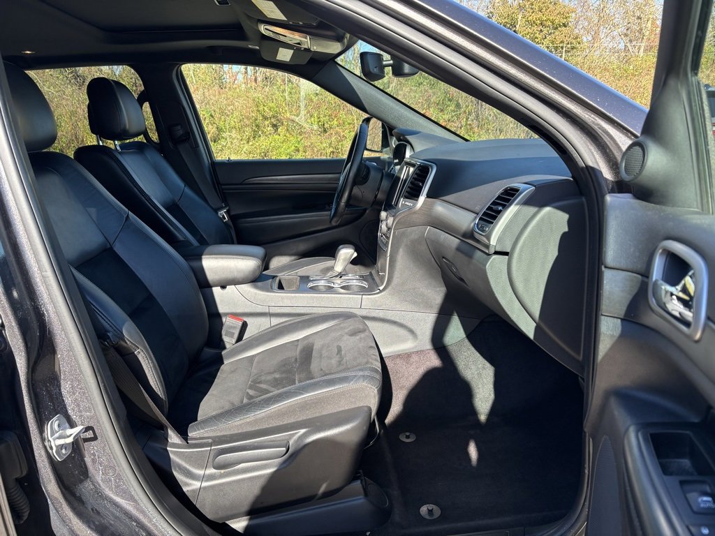 Used 2018 Jeep Grand Cherokee Altitude image 27
