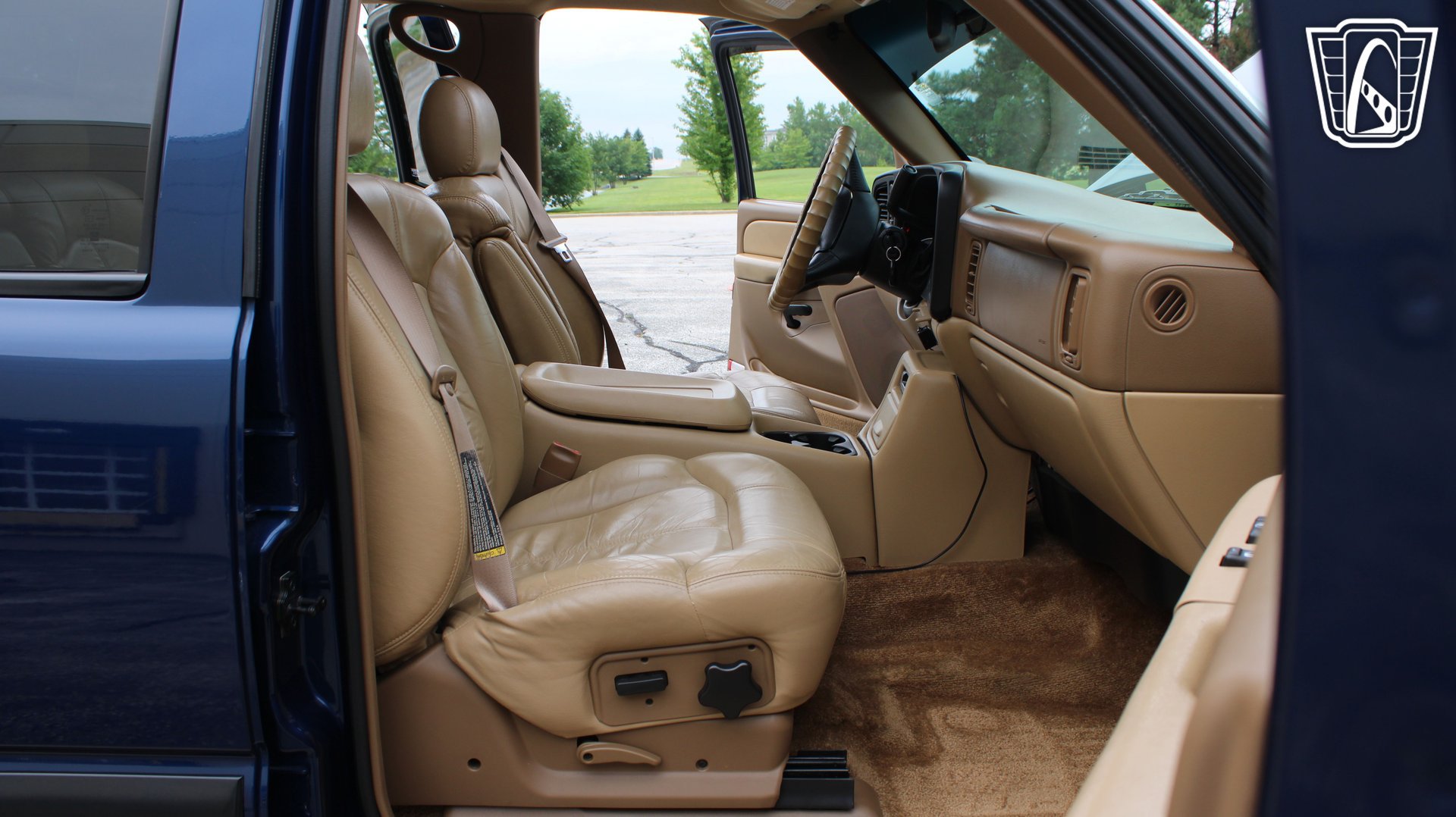 Used 2000 Chevrolet Tahoe LS w/ LS Preferred Equipment Group AWD/4WD image 11