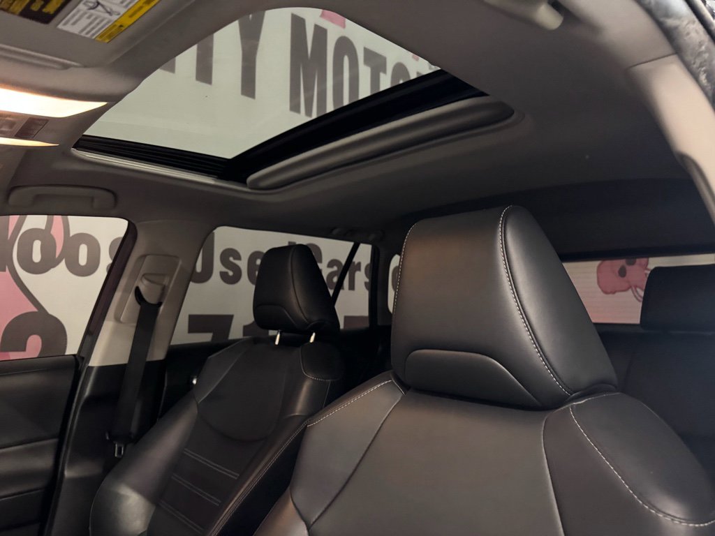 Used 2020 Toyota RAV4 XLE Premium image 19