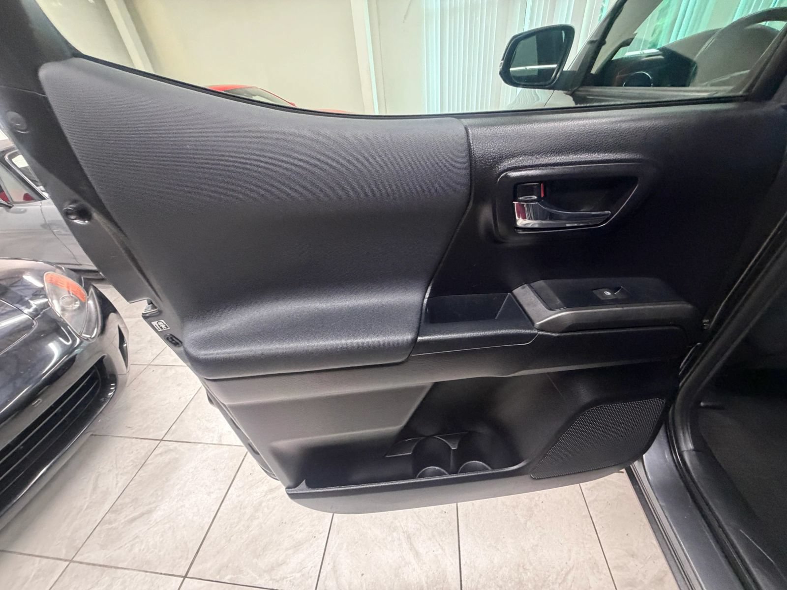 Used 2020 Toyota Tacoma TRD Sport AWD/4WD image 15