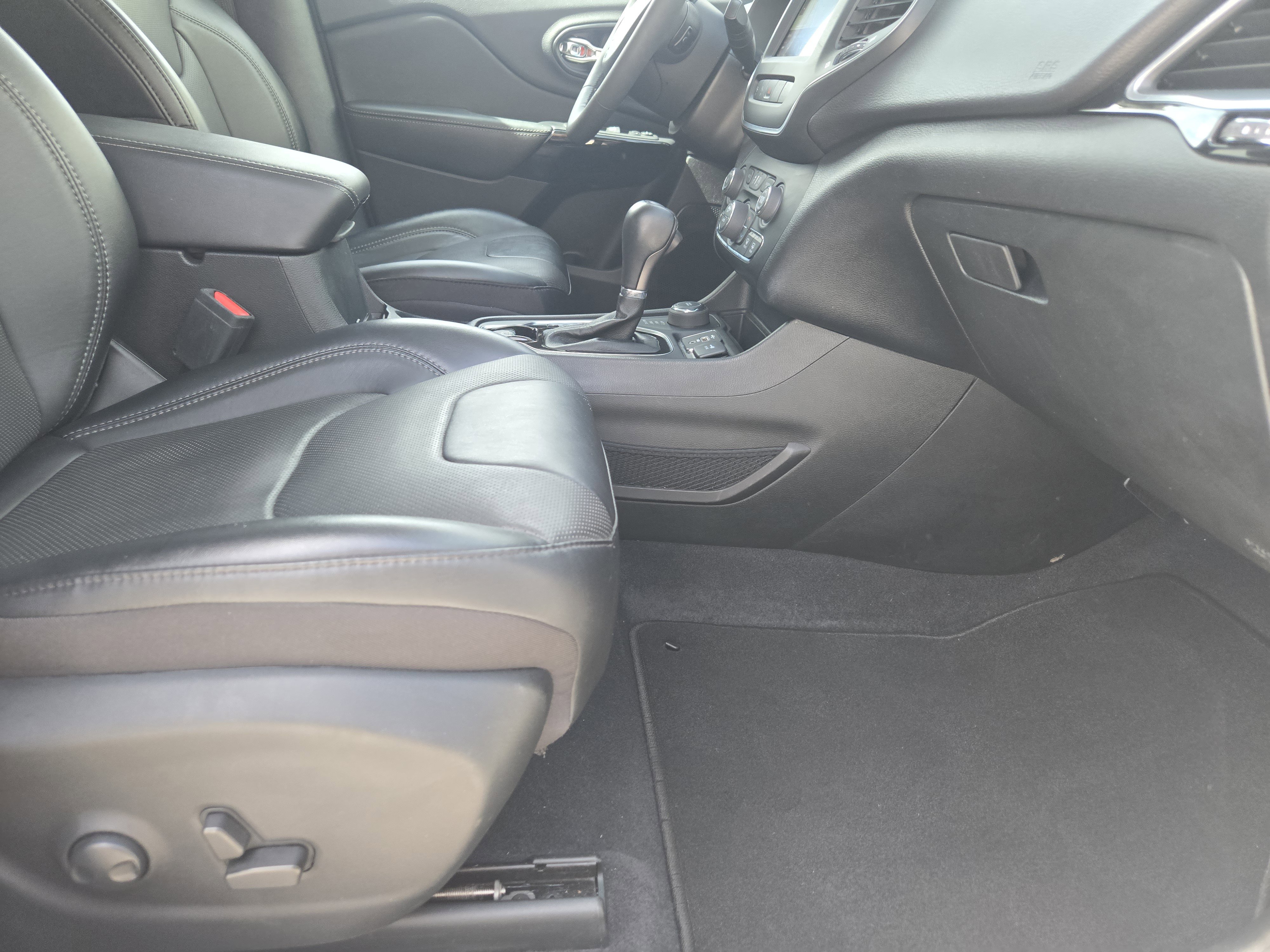 Used 2023 Jeep Cherokee Altitude Lux w/ Lux Elite Package image 17