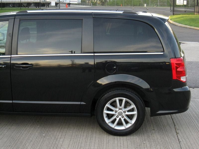 Used 2018 Dodge Grand Caravan SXT FWD image 8