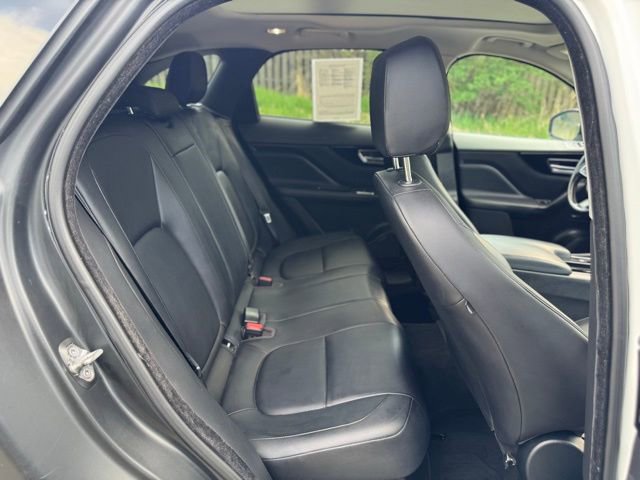Used 2018 Jaguar F-PACE Premium image 17
