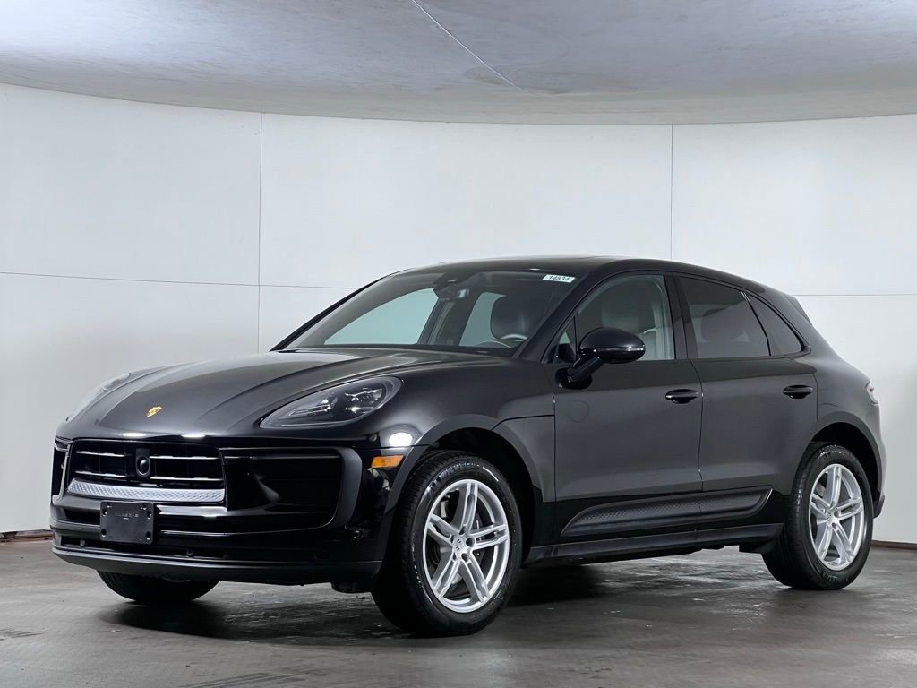 Certified 2025 Porsche Macan image 1