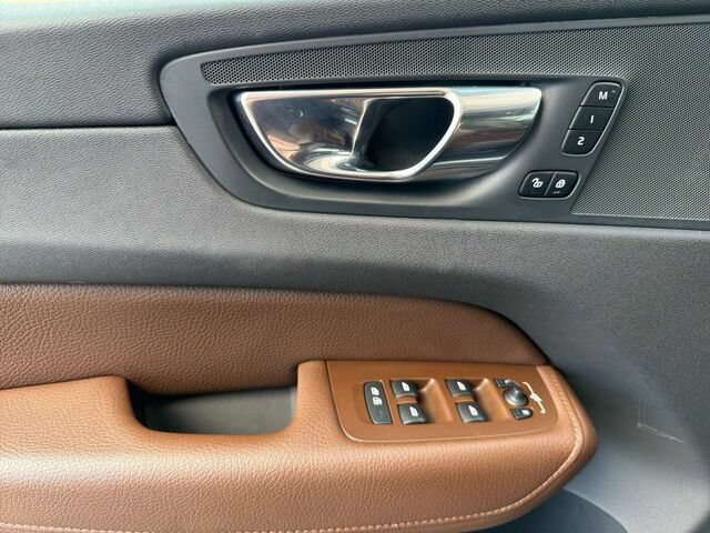 Used 2021 Volvo XC60 T5 Momentum w/ Protection Package Premier FWD image 13