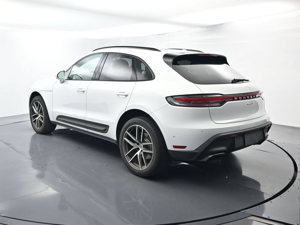 Certified 2023 Porsche Macan AWD/4WD image 3