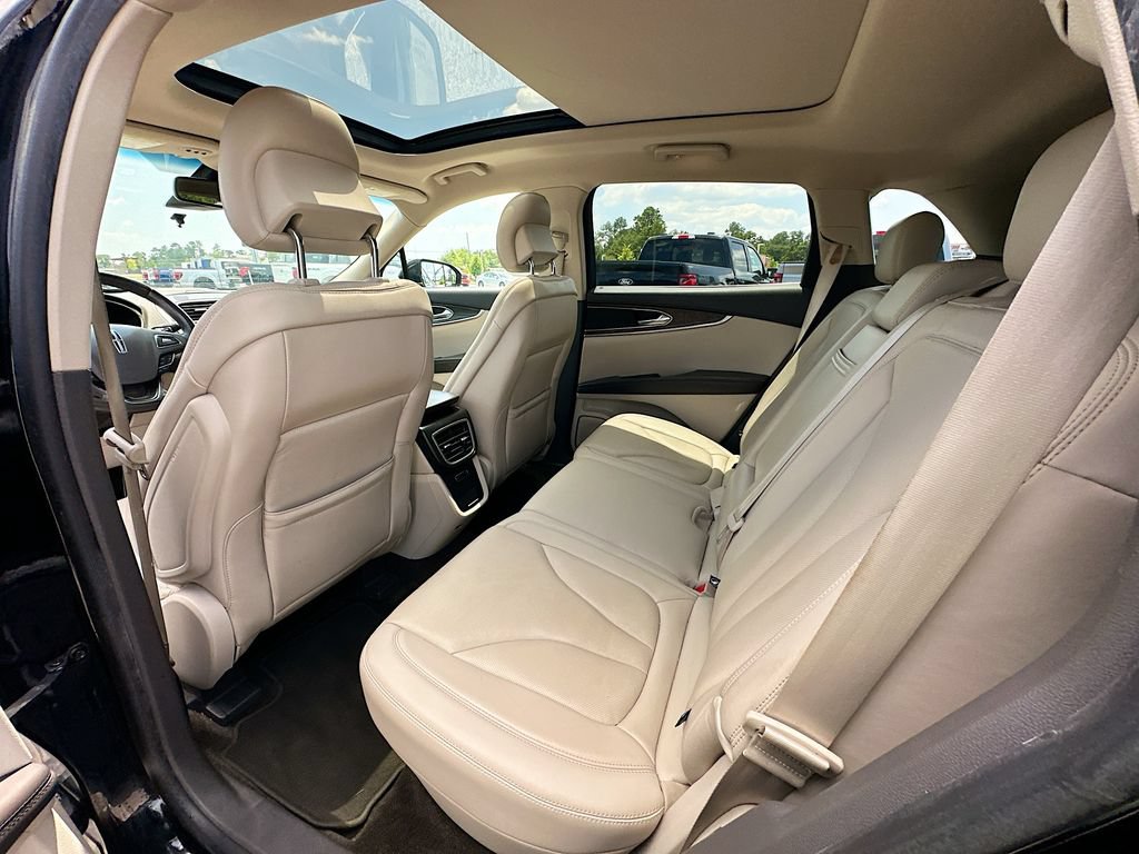 Used 2017 Lincoln MKX Reserve w/ Lincoln MKX Climate Package FWD image 4