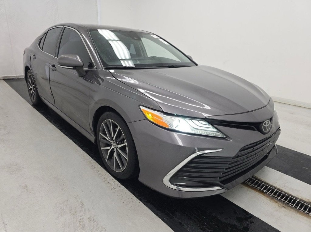 Used 2022 Toyota Camry XLE FWD image 6