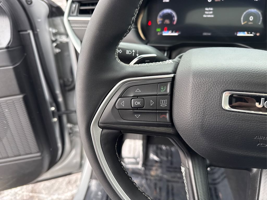 Used 2025 Jeep Grand Cherokee L Laredo w/ Luxury Tech Group I image 37