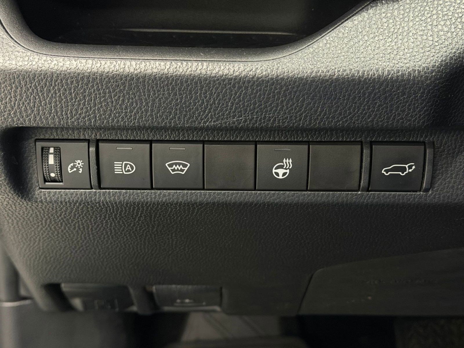 Used 2023 Toyota RAV4 XLE Premium FWD image 17