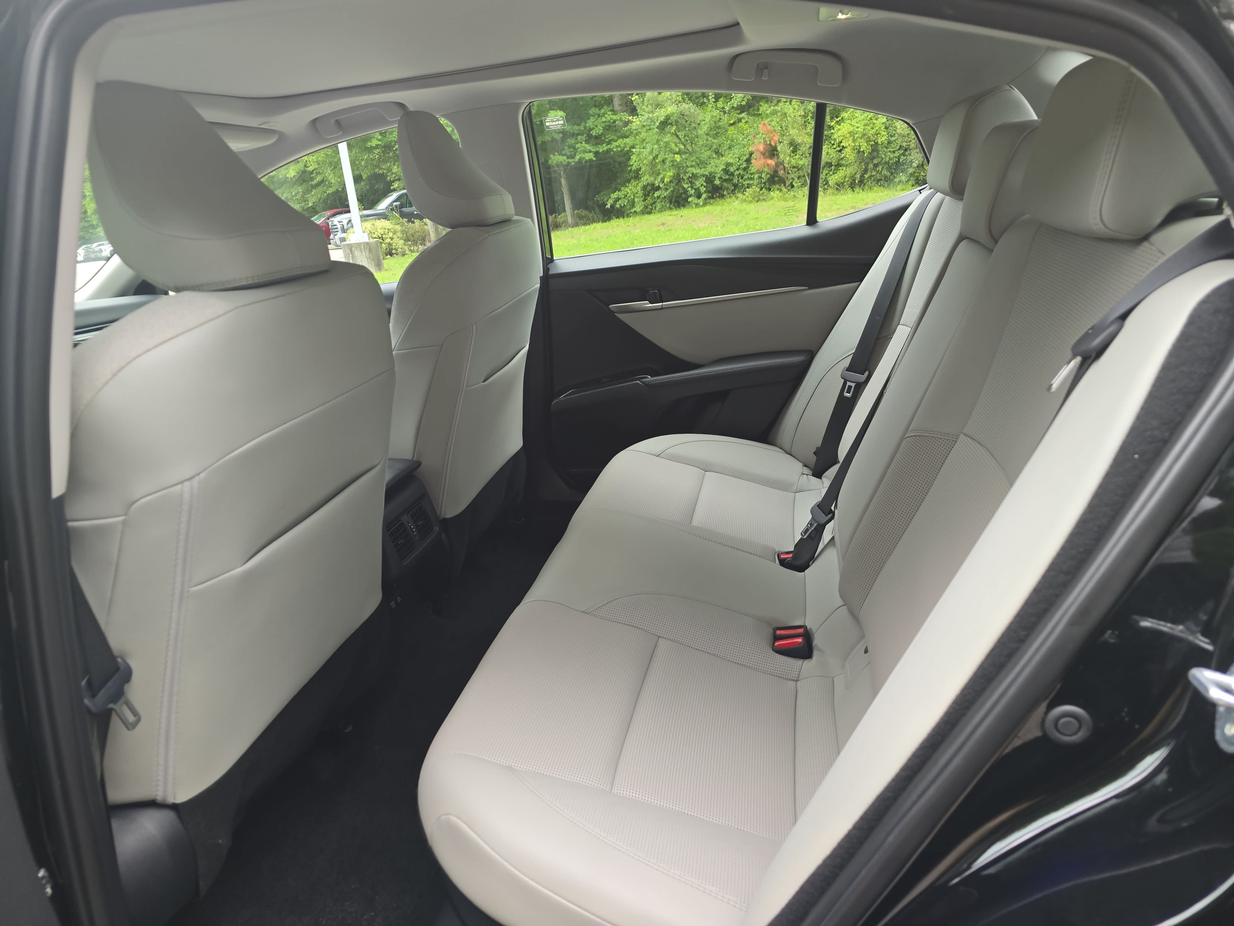 Used 2025 Toyota Camry XLE FWD image 13