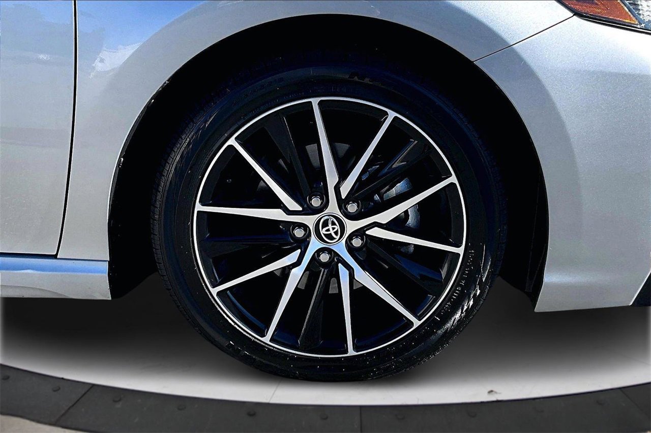 Used 2024 Toyota Camry SE image 30
