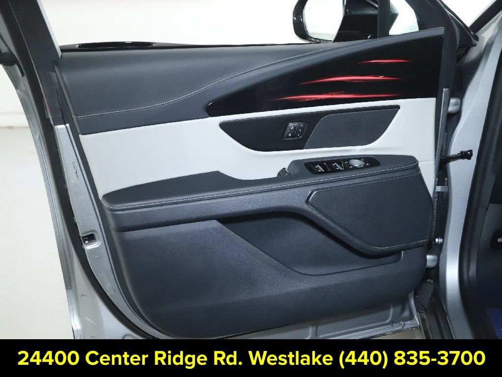 Used 2025 Lincoln Nautilus Premier AWD/4WD image 15