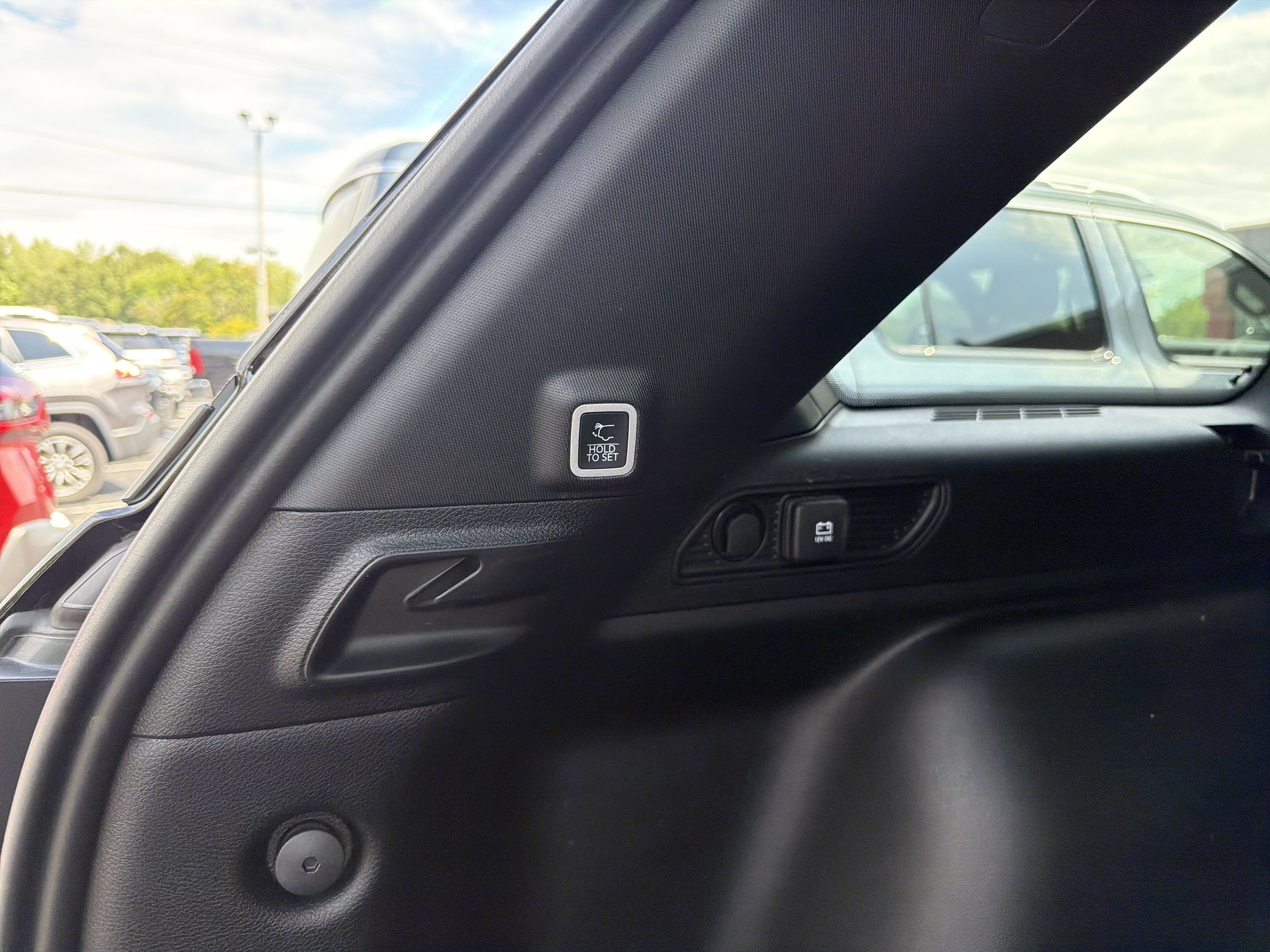 Used 2025 Jeep Grand Cherokee Laredo X w/ Luxury Tech Group I AWD/4WD image 10