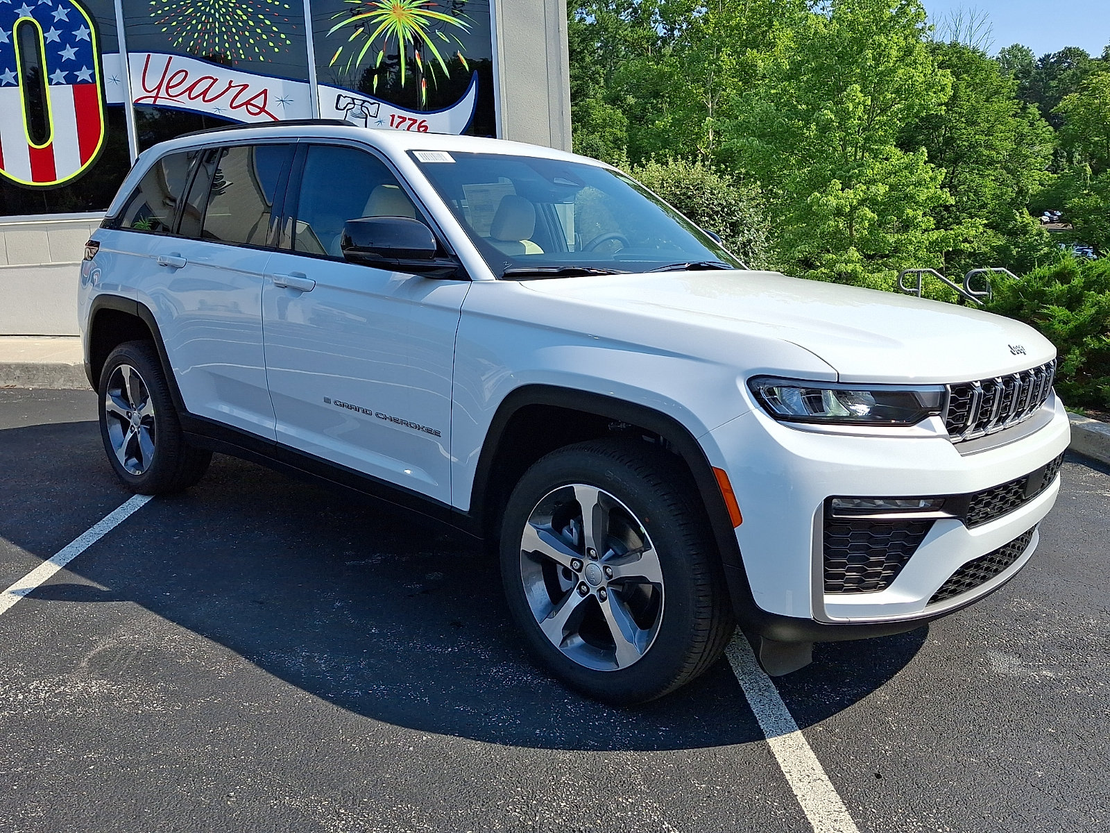 New 2026 Jeep Grand Cherokee Limited AWD/4WD image 2