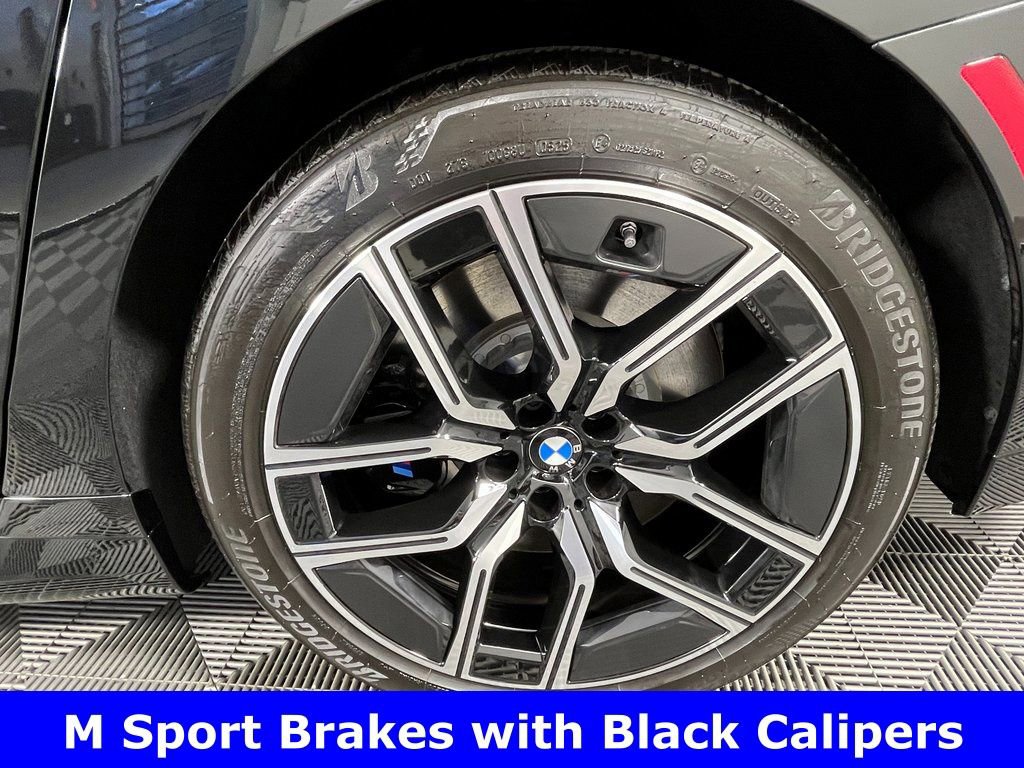 Used 2025 BMW 760i xDrive w/ Premium Package image 14