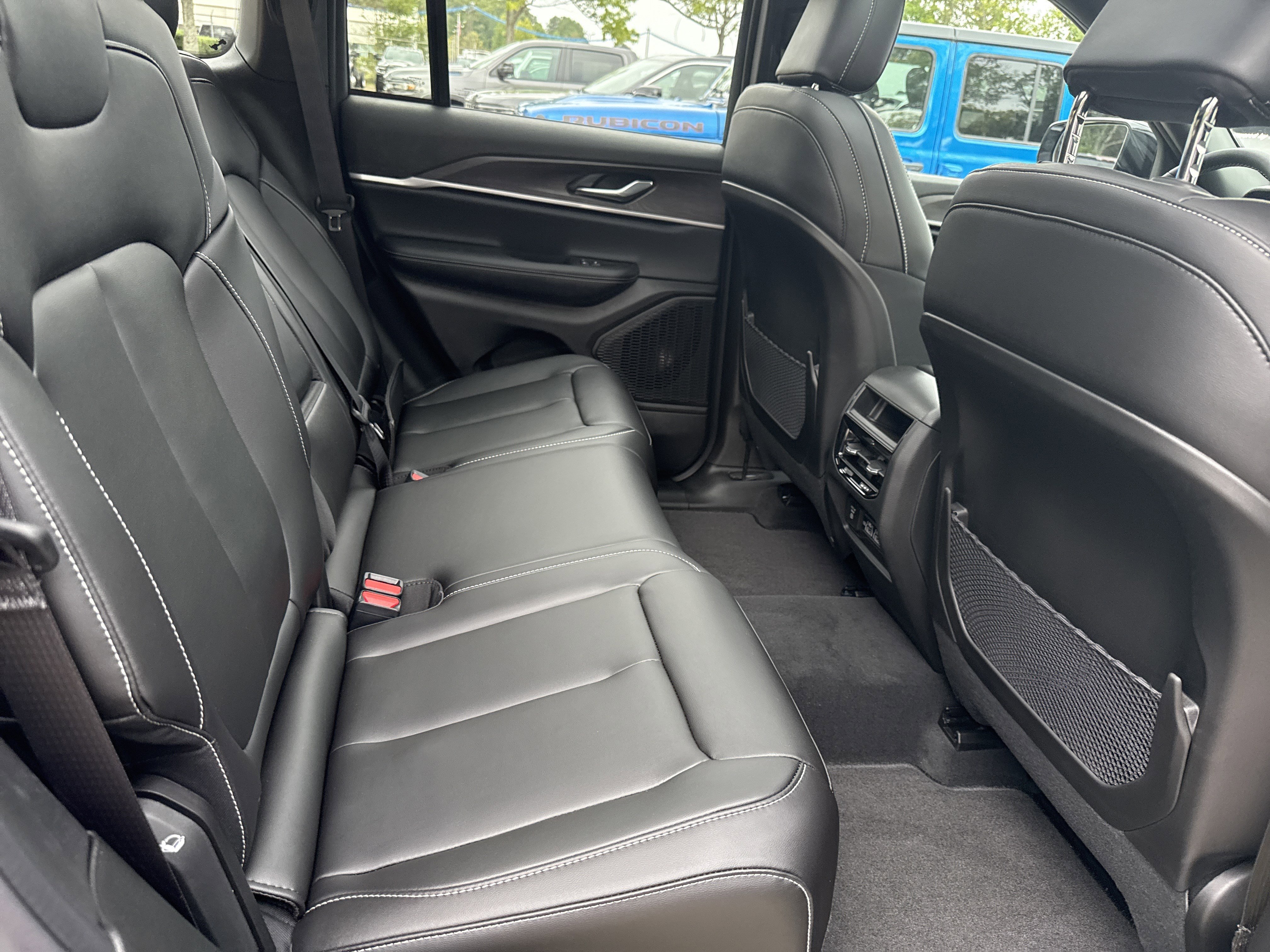 New 2025 Jeep Grand Cherokee Limited w/ Black Appearance Package RWD image 15