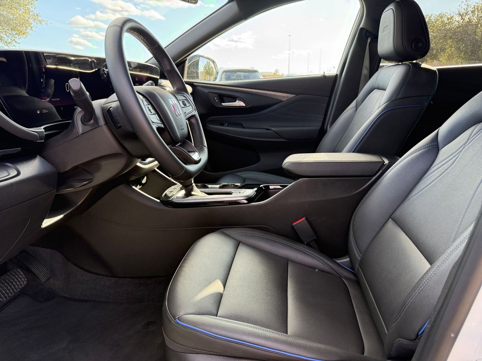 Used 2025 Buick Envista Sport Touring image 27