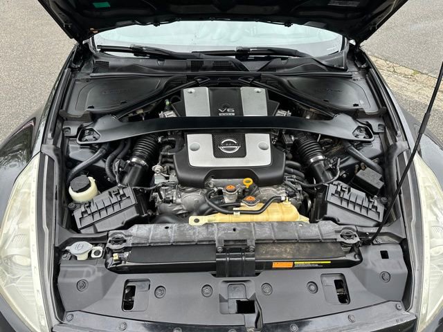 Used 2014 Nissan 370Z Touring RWD image 17
