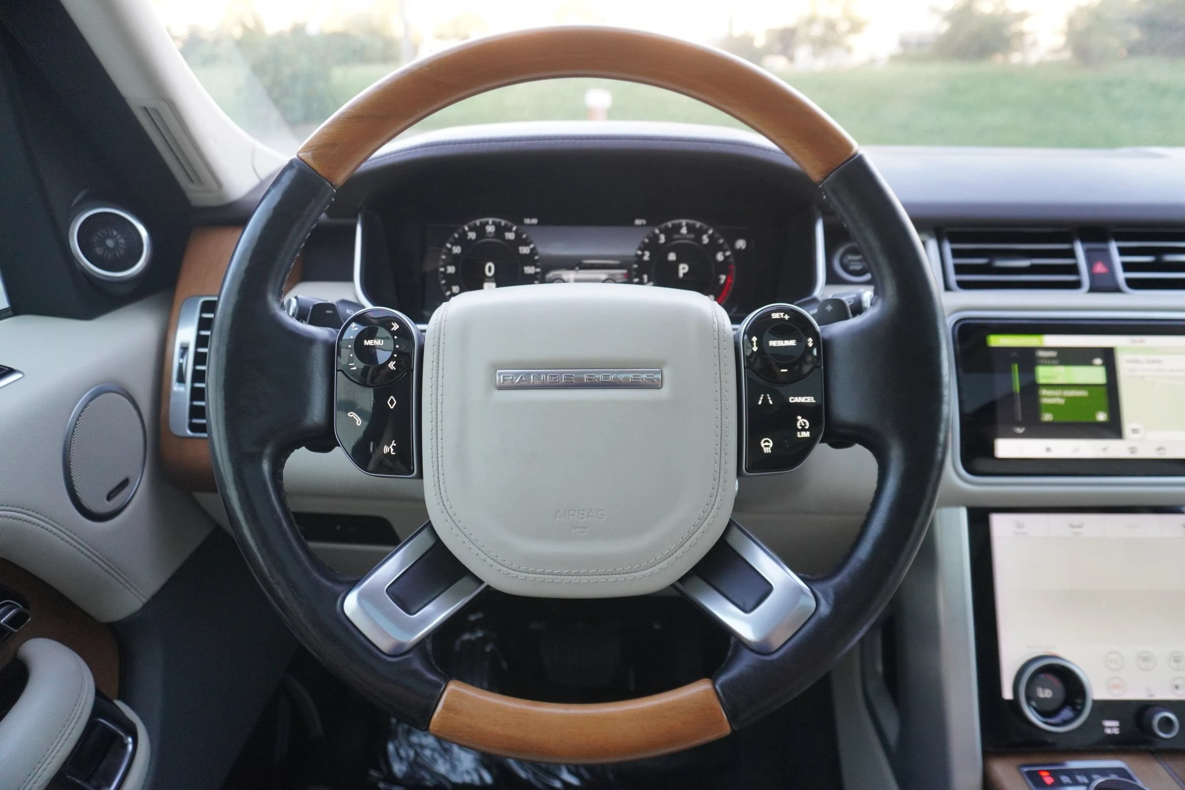 Used 2019 Land Rover Range Rover Supercharged AWD/4WD image 17