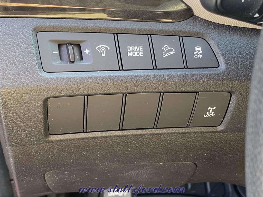 Used 2018 Hyundai Santa Fe Sport image 18