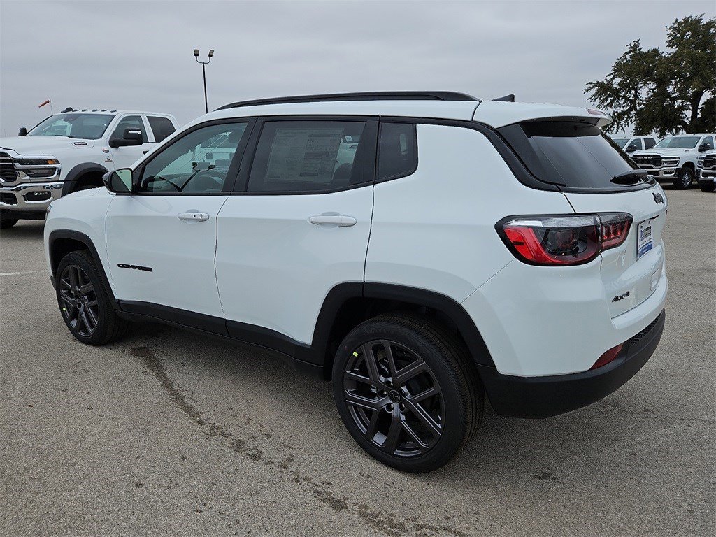 New 2026 Jeep Compass Latitude image 3