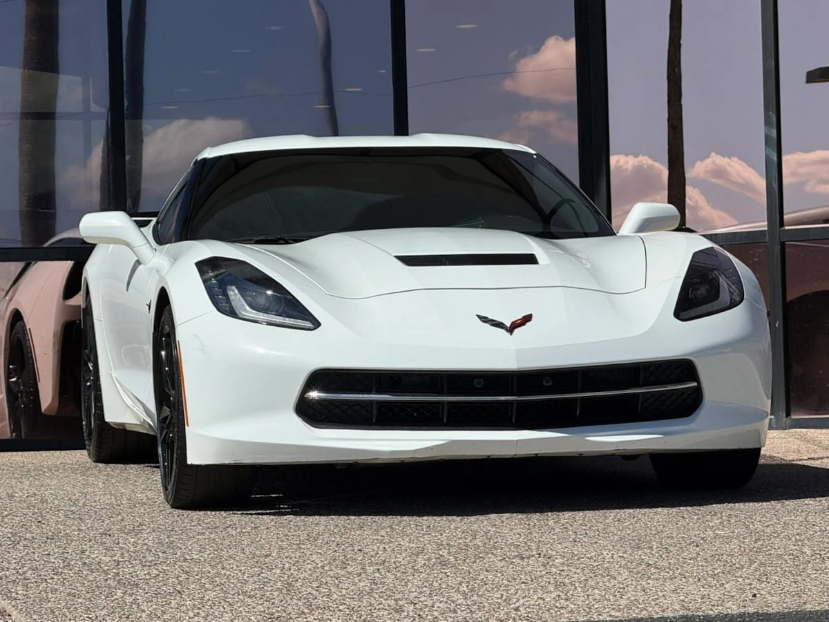 Used 2018 Chevrolet Corvette Stingray Coupe w/ Carbon Flash Badge Package RWD image 18