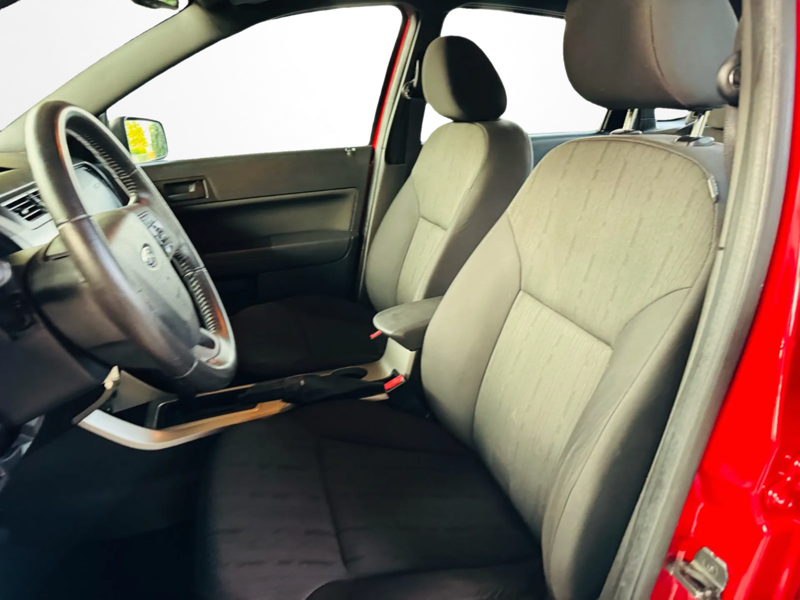 Used 2011 Ford Focus SE w/ 201A Rapid Spec Order Code FWD image 17