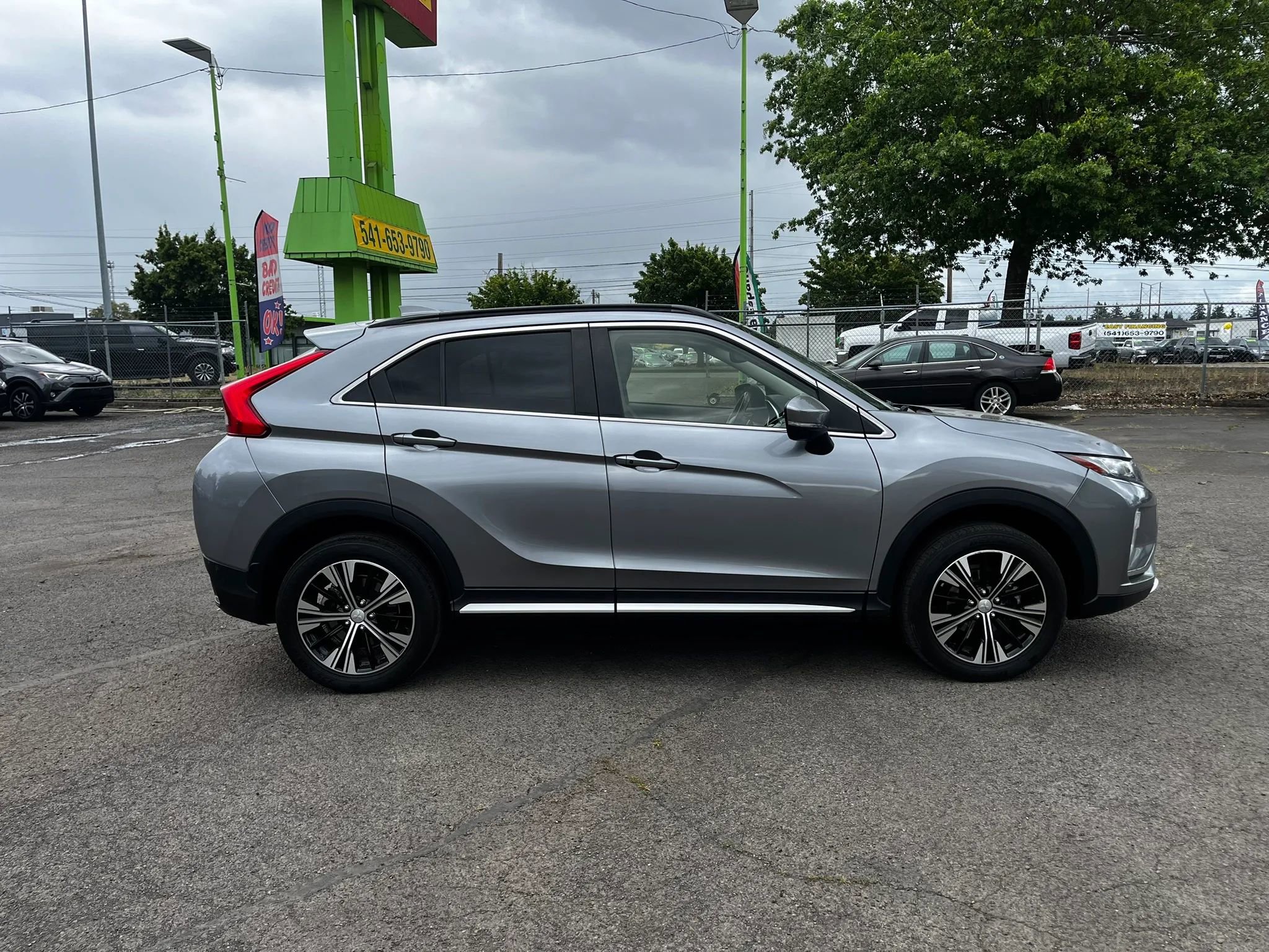 Used 2019 Mitsubishi Eclipse Cross SEL AWD/4WD image 2