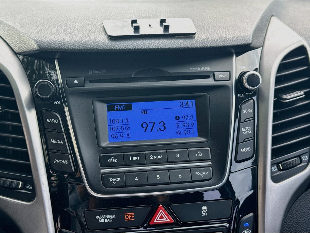 Used 2016 Hyundai Elantra GT FWD image 14