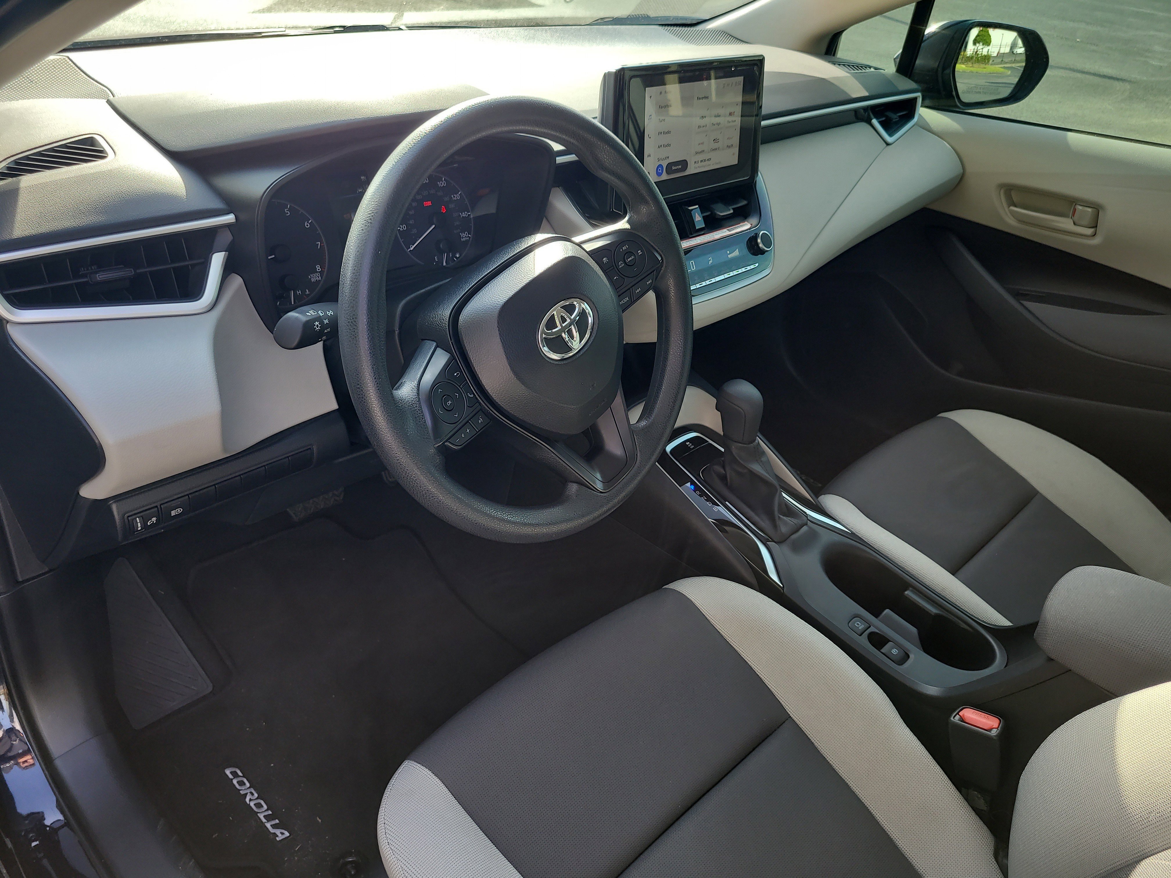 Used 2025 Toyota Corolla LE FWD image 18