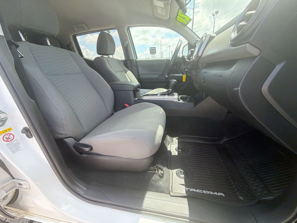 Used 2020 Toyota Tacoma SR5 AWD/4WD image 12