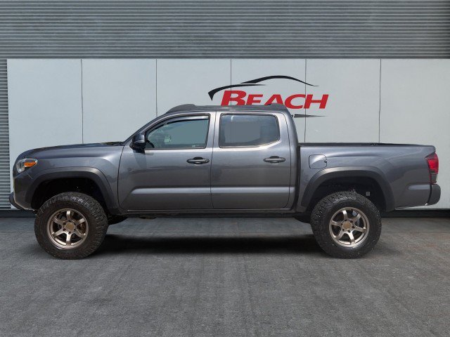 Used 2018 Toyota Tacoma TRD Off-Road AWD/4WD image 7