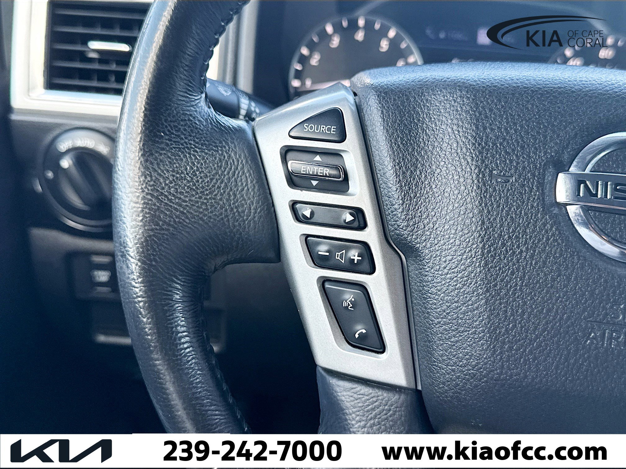 Used 2021 Nissan Titan SV w/ SV Convenience Package image 34