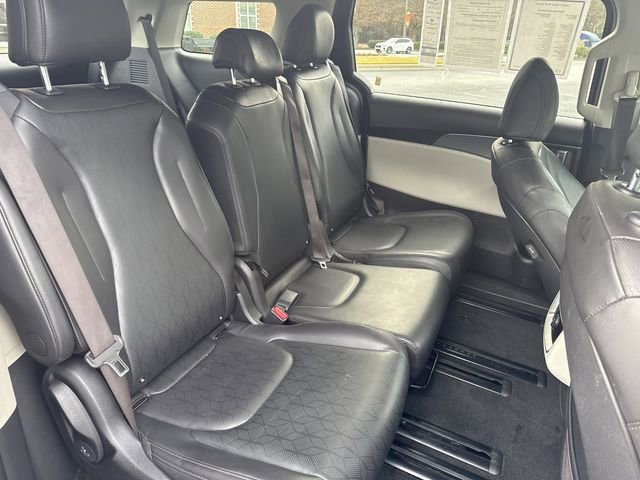 Used 2024 Kia Carnival LX image 16