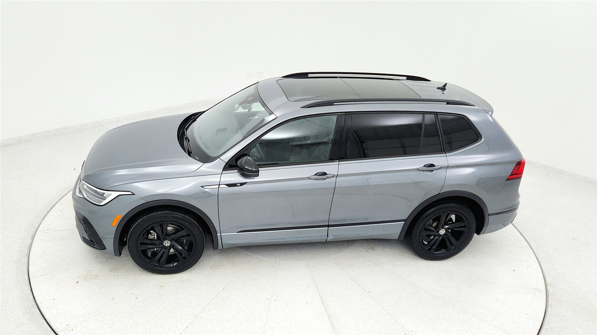 Used 2023 Volkswagen Tiguan SE R-Line image 13
