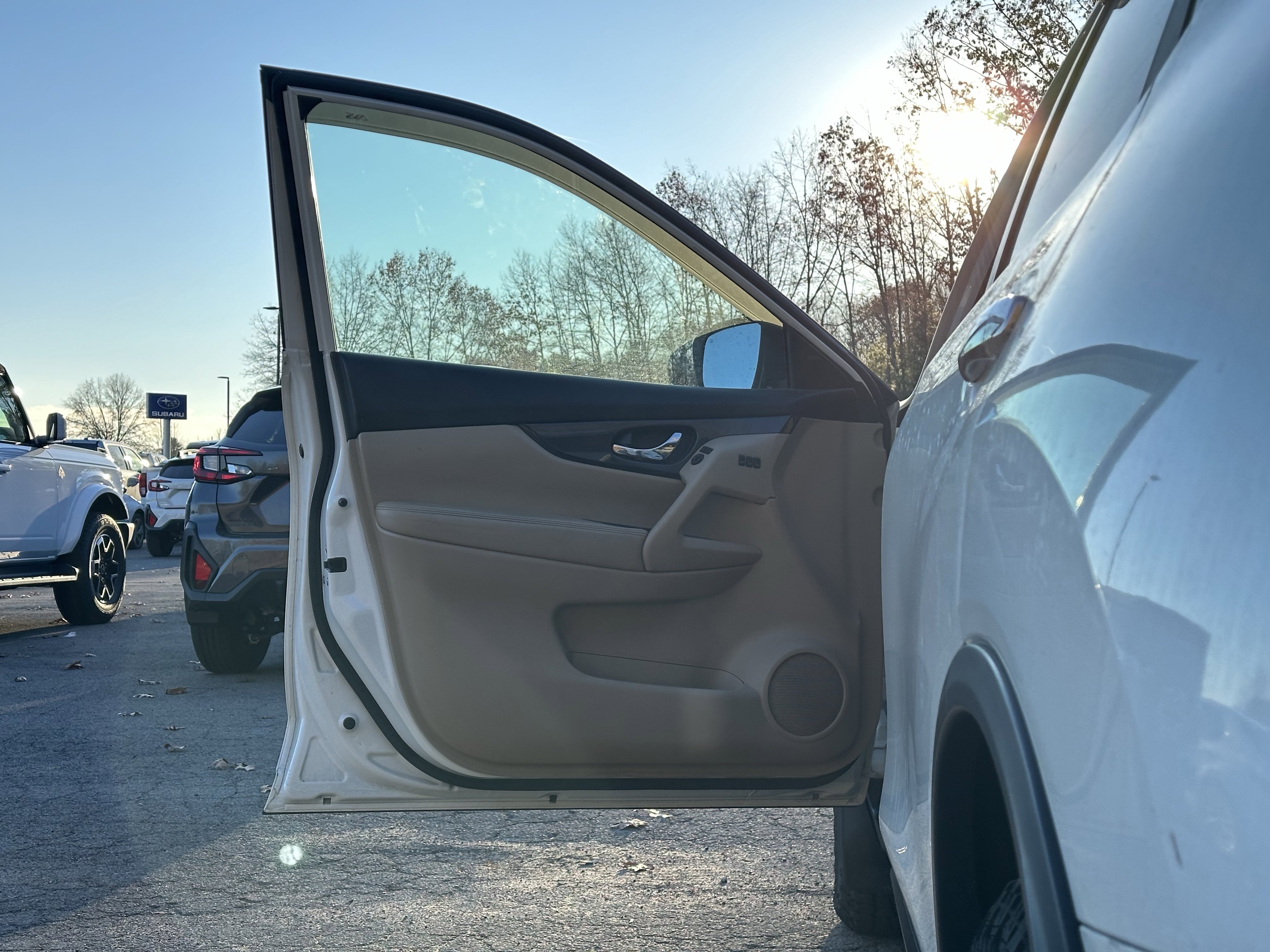 Used 2018 Nissan Rogue SV w/ Premium Package image 19