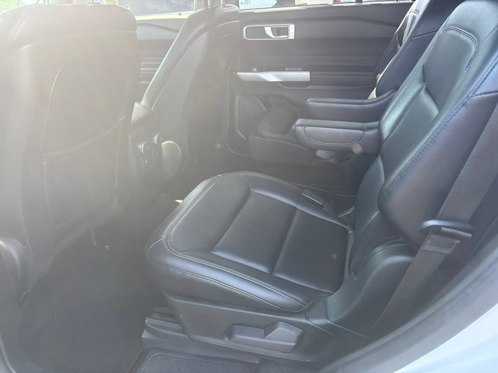Used 2020 Ford Explorer XLT w/ Equipment Group 202A AWD/4WD image 13