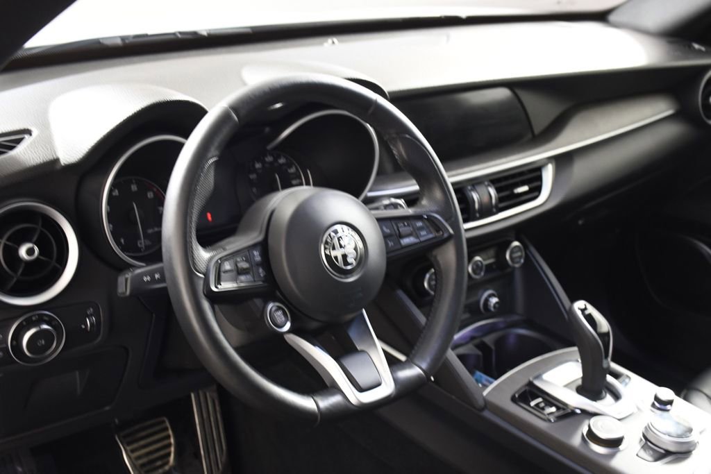 Used 2022 Alfa Romeo Stelvio Ti image 13
