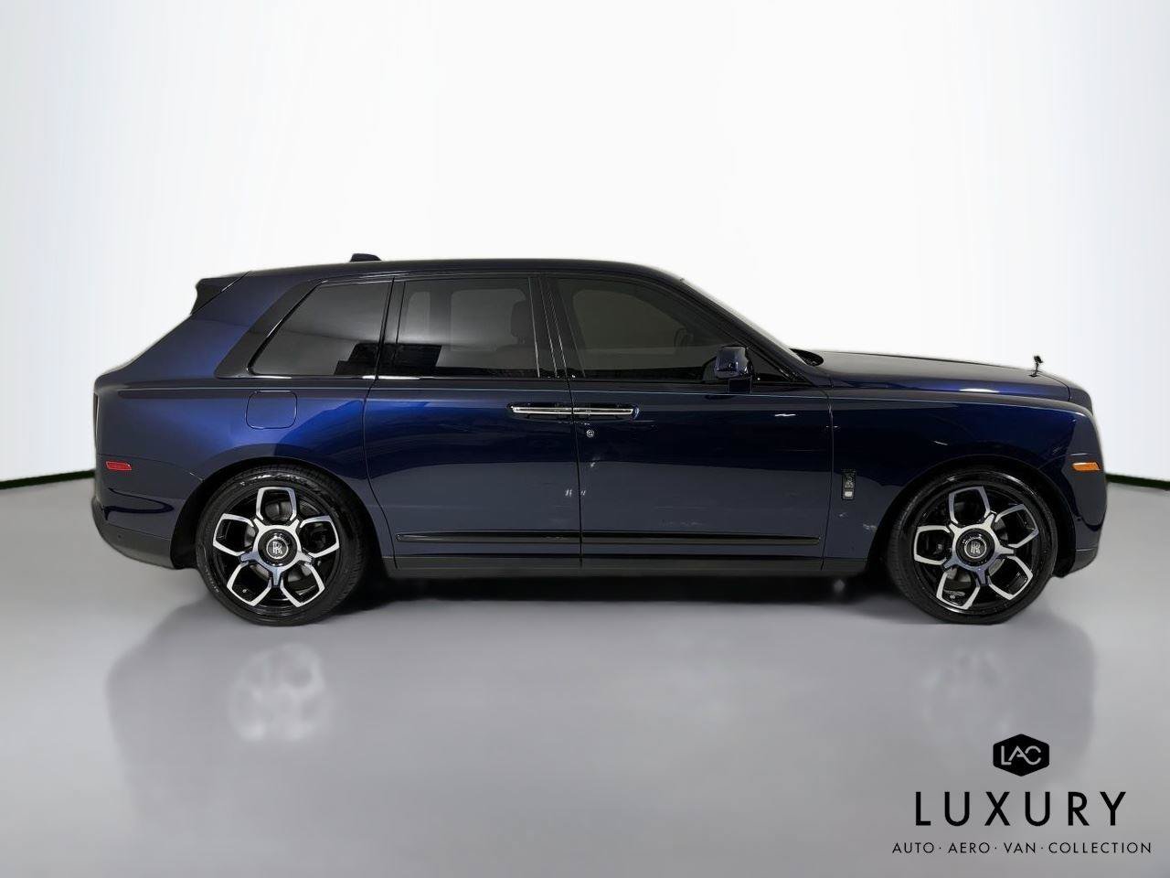 Used 2022 Rolls-Royce Cullinan Black Badge w/ Dark Exterior Package AWD/4WD image 5