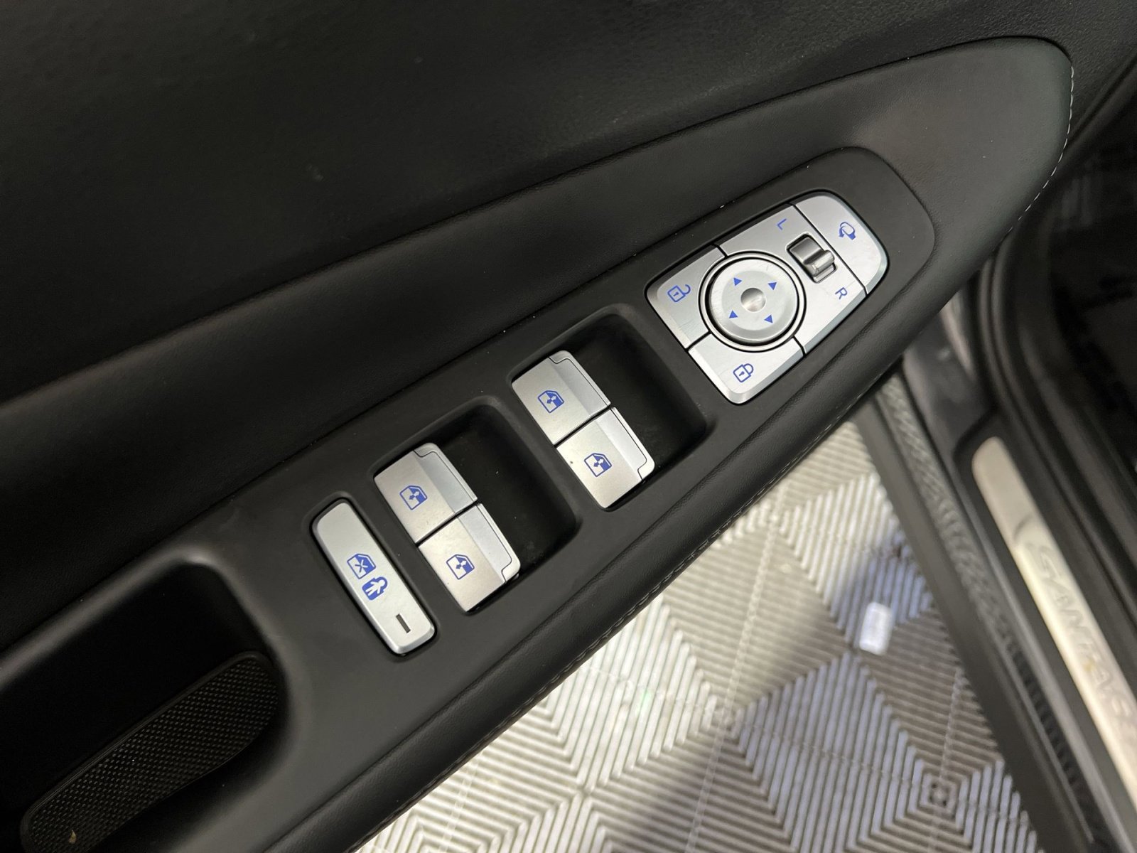 Used 2023 Hyundai Santa Fe Calligraphy AWD/4WD image 15